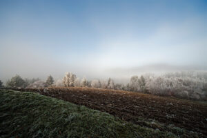 Acker mit Raureif - derferder.at