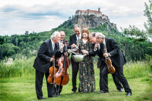 Philharmoniker vor der Riegersburg - derferder.at